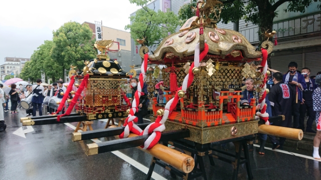 松阪駅前に二年ぶり提灯